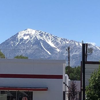 Mountain Rambler Brewery - Snow capped mountains in the distance - New American Near Me - Bishop, California Mountain Rambler Brewery - Snow capped mountains in the distance - New American Near Me - Bishop, California