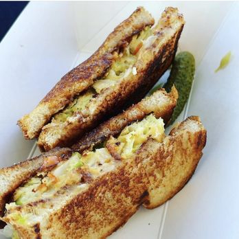 Yum Yum Pocha - a close up of a sandwich - Food Trucks Near Me Yum Yum Pocha - a close up of a sandwich - Food Trucks Near Me