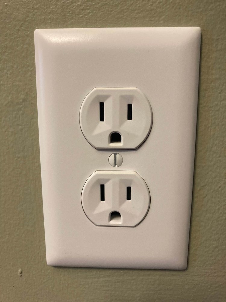 Slide of 4th St Licensed Electrician