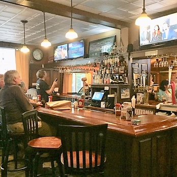 Olde Heritage Tavern - Fun and noisy bar scene - Sports Bars Near Me - Lenox, Massachusetts Olde Heritage Tavern - Fun and noisy bar scene - Sports Bars Near Me - Lenox, Massachusetts