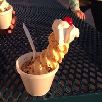 Barnside Creamery - Hot fudge sundae - Ice Cream & Frozen Yogurt Near Me - Oak Harbor, Ohio