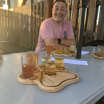 Dueling Dogs Brewing - Flight, cider, Oscar, outdoor dining - Breweries Near Me - Lincoln, California Dueling Dogs Brewing - Flight, cider, Oscar, outdoor dining - Breweries Near Me - Lincoln, California