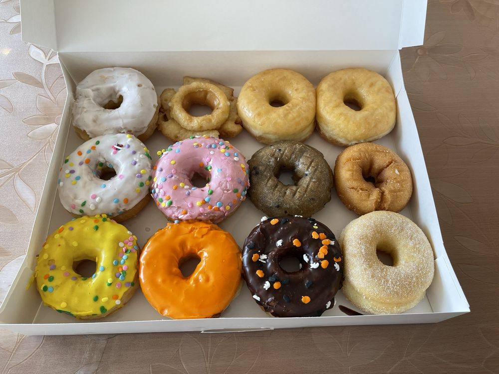 Daily Doughnuts Logo