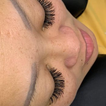 Bee Artiste Beauty - Classic Lashes - Eyelash Service Near Me Bee Artiste Beauty - Classic Lashes - Eyelash Service Near Me