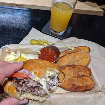 Bauer's By Sazon - Ribeye burger & hazy IPA - Gastropubs Near Me - Modesto, California Bauer's By Sazon - Ribeye burger & hazy IPA - Gastropubs Near Me - Modesto, California