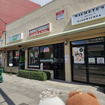 Amina Pizzeria - Outside - Pizza Near Me - Honolulu, Hawaii