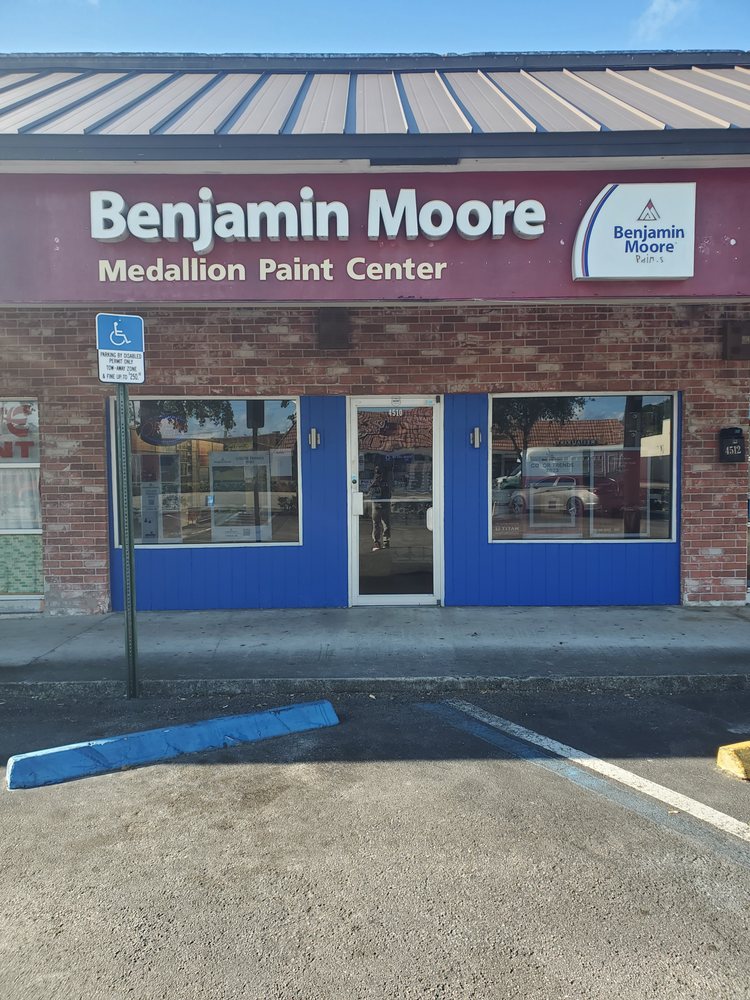 Breathtaking Medallion Paint Hollywood Wallpaper for Your Screen Breathtaking Medallion Paint Hollywood Wallpaper for Your Screen