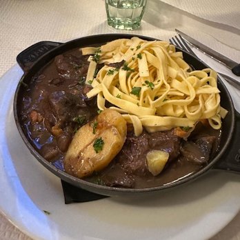 Le Chat Noir 1881 - Beef bourguignon - Lounges Near Me - Paris, 01