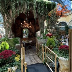 Sadelle's - Winter garden table