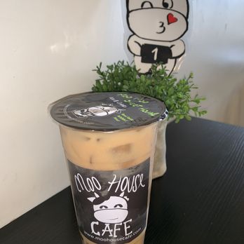 Moo House Cafe - Vanilla Milk Tea with Boba - Cafes Near Me - Spring, Texas