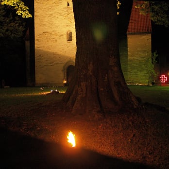 Lichtträume - Licht(T)räume in der Kirchennacht 3.10.09 in Geseke - Hotels & Travel Near Me
