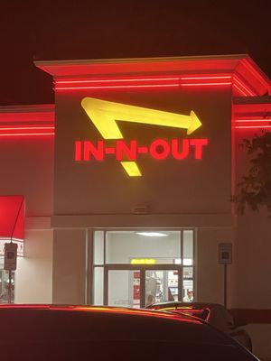 In-N-Out Burger by null
