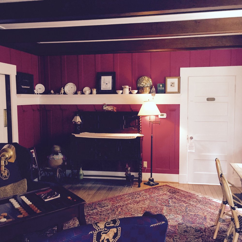 Intimate den to hang out, play board games, enjoy an evening glass of wine, and meet other friendly guests