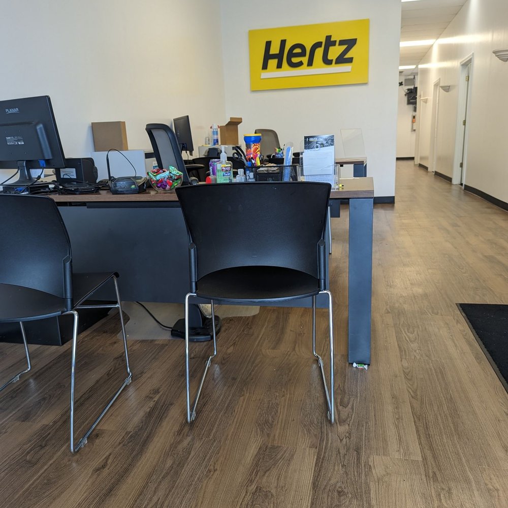 Hertz - An empty office when I arrived - Car Rental Near Me - Duluth, Georgia
