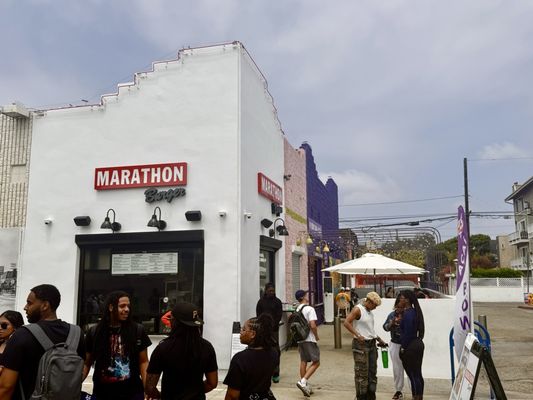 Marathon Burger by null