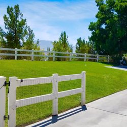 Jose Gonzalez Landscape - Césped recién cortado en acton California