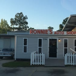 Ronnie's Auto Parts & Repairs - Service desk office