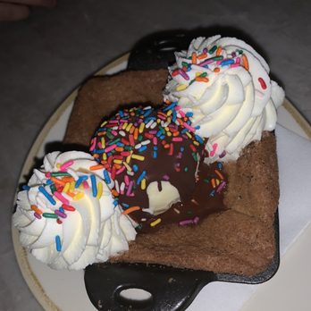 Red Rooster Overtown - Chocolate Chip Cookie Skillet - Cocktail Bars Near Me - Miami, Florida Red Rooster Overtown - Chocolate Chip Cookie Skillet - Cocktail Bars Near Me - Miami, Florida