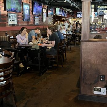 Sam's Place - Large dining room with a large crowd - Sports Bars Near Me - Nashville, Tennessee Sam's Place - Large dining room with a large crowd - Sports Bars Near Me - Nashville, Tennessee