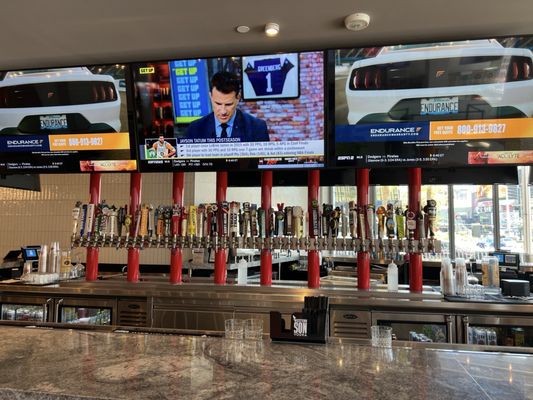 Parry's Pizzeria & Taphouse by null