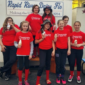 Rapid River Dairy Flo - The Rapid River Dairy Flo girl's softball team! - Ice Cream & Frozen Yogurt Near Me - Rapid River, Michigan