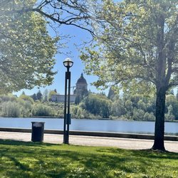 Capitol Lake Park - Beautiful day at the Capital