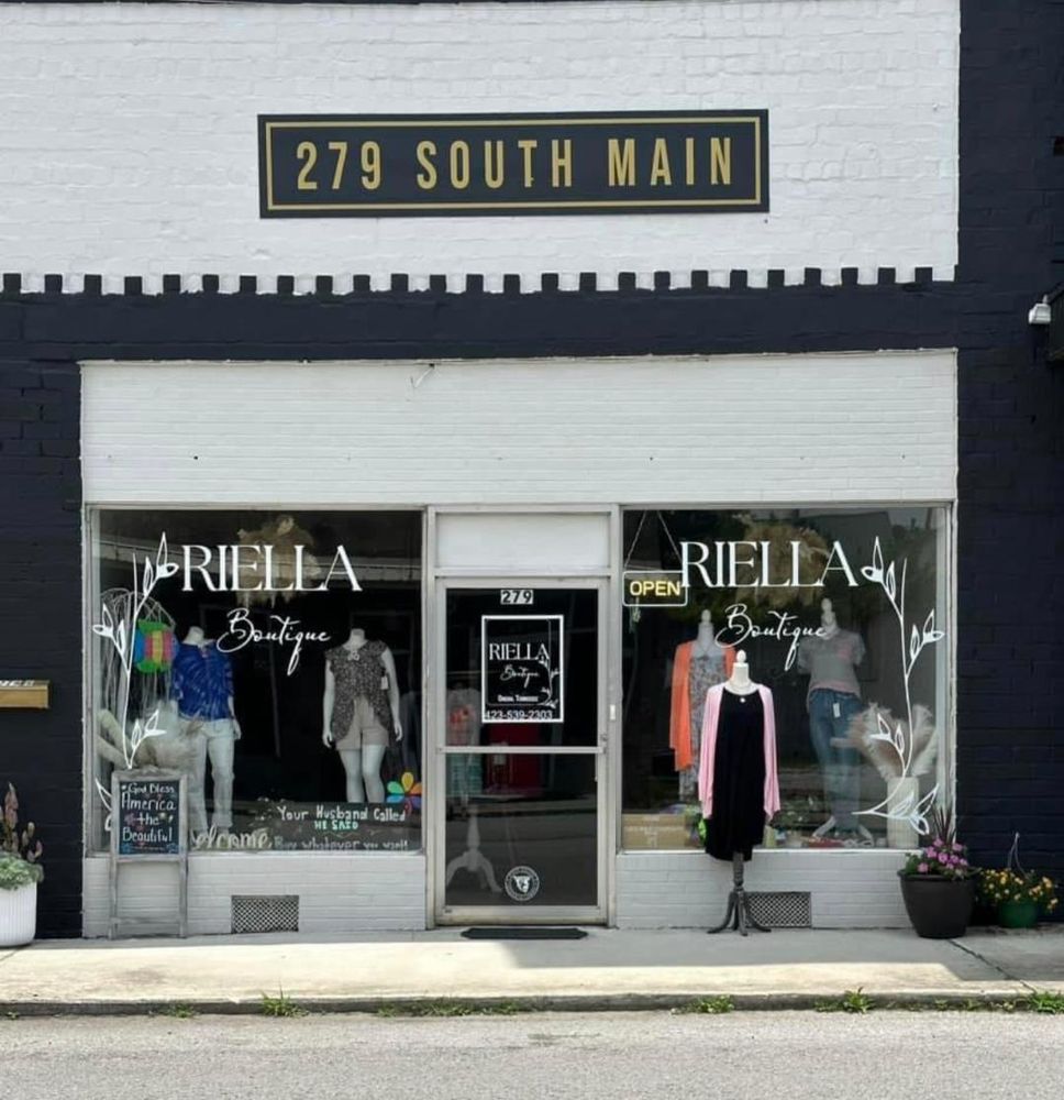Riella Boutique and Market Logo