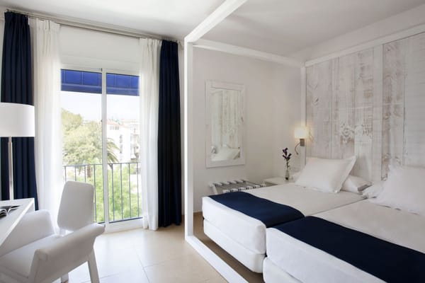 Hotel Medium Sitges Park by null