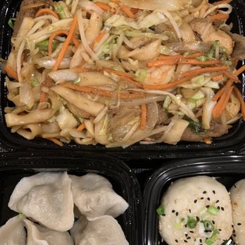 Dumpling Capital - Knife cut combination chow mein - Dim Sum Near Me - Santa Clara, California