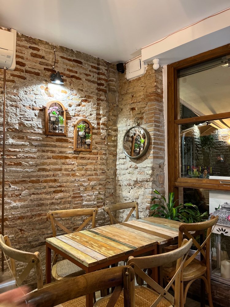 DUQUESA 3 Updated March 2024 Plaza de la Romanilla, Granada, Spain Mediterranean