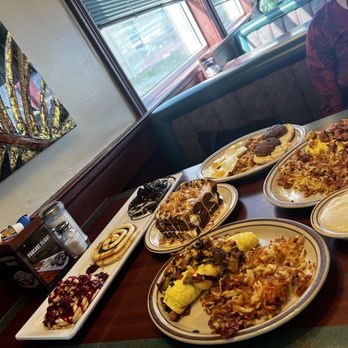 Golden Pancake - Pancake flight, churro French toast, ultimate omelet, meat lovers omelet, and big country fried special of the day - American Near Me - St Louis, Missouri