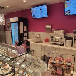 Le Macaron French Pastries