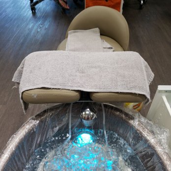 Gradient Nail - Nail Salons Near Me - Honolulu, Hawaii