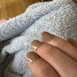 Magic Nails - Lifting at the cuticle