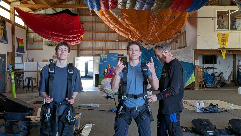 Skydive West Plains Logo