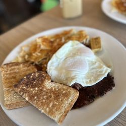 Mikayla's Cafe - Corned Beef Hash Benedict