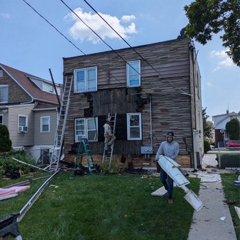 Perez Roofing Construction - Repairing and adding new siding - Roofing Near Me - Chicago, Illinois