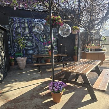 Yia Caffe - Yia Coffee outside patio area - Coffee & Tea Near Me - Los Angeles, California