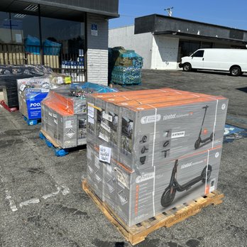 Advance Outlet - Electric Scooter Shipment with other merchandise - Discount Store Near Me - La Habra, California Advance Outlet - Electric Scooter Shipment with other merchandise - Discount Store Near Me - La Habra, California