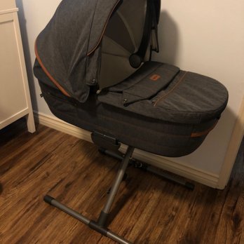 Traveling Tikes - Aptica Inglesina Bassinet and stand - Toy Stores Near Me - Beverly Hills, California Traveling Tikes - Aptica Inglesina Bassinet and stand - Toy Stores Near Me - Beverly Hills, California
