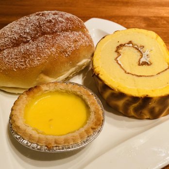 Kam Man Supermarket - Creamy bun (top left), tiger vanilla cake (middle right) egg tart (lower left) - Seafood Markets Near Me - East Hanover, New Jersey