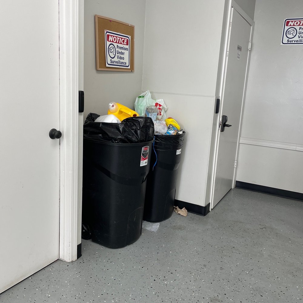 Sparclean Laundromat - Overflowing trash - Laundromat Near Me - Grover Beach, California Sparclean Laundromat - Overflowing trash - Laundromat Near Me - Grover Beach, California