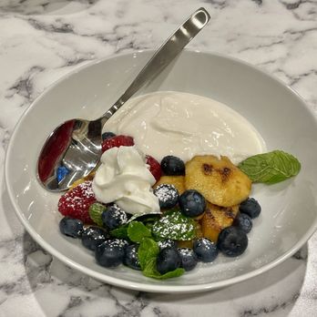 Longo’s Cooking Classes at The Loft - Grilled fruits drizzled with honey and served on yogurt. - Cooking Classes Near Me - Toronto, Ontario Longo’s Cooking Classes at The Loft - Grilled fruits drizzled with honey and served on yogurt. - Cooking Classes Near Me - Toronto, Ontario