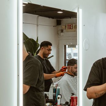 Leo's Barber Lounge - Barbers Near Me - Westchester, Illinois