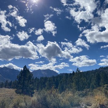 June Lake - Clear sky and beautiful clouds - Lakes Near Me