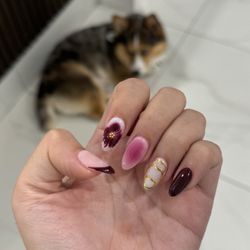 Nieon Nails