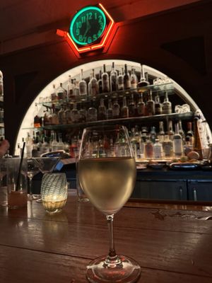 Howards Bar & Club by null