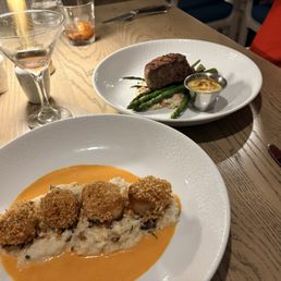 Scallops with spinach risotto, fillet with asparagus Scallops with spinach risotto, fillet with asparagus