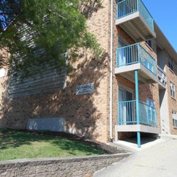 Basham Rentals - SUNRISE IV - 235 S Salisbury - 3 bed, 1.5 bath apartments