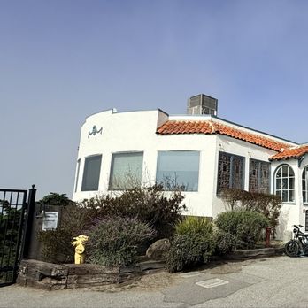 Moss Beach Distillery - Outside - Seafood Near Me - Moss Beach, California